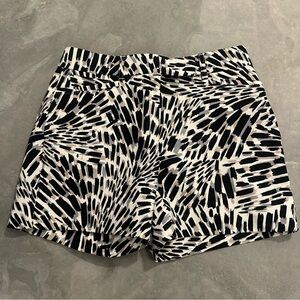 White House Black Market Patterned Black White Women's Shorts Business Casual 00